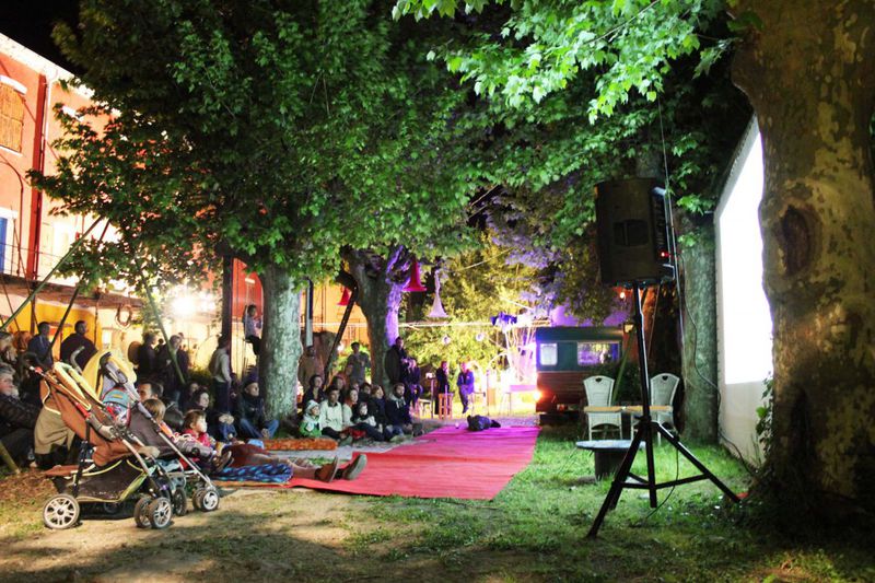 Projection de court-métrages par Moviemiento